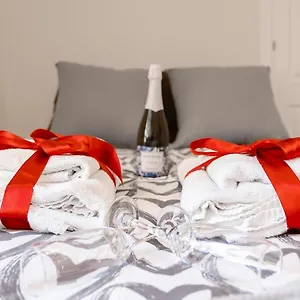 https://bright-cosy-historic-heart-of-malaga-aa-wifi.1costadelsol.com